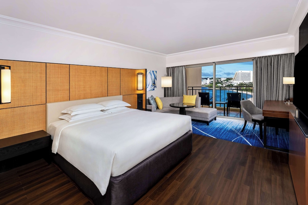 Premier King Executive with Lounge Access - Photo 3