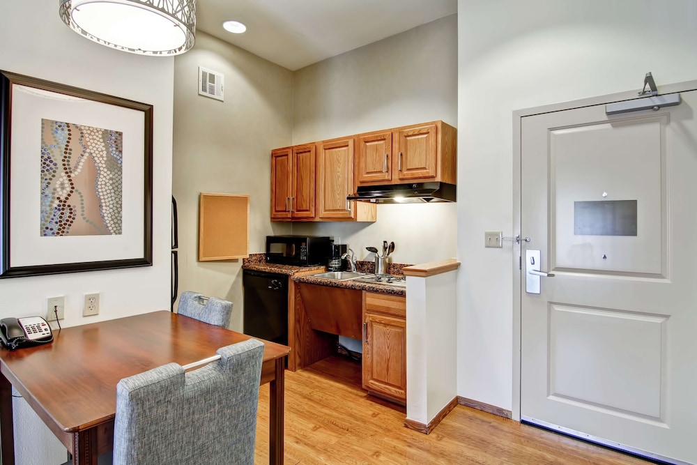 ADA Accessible, Suite, Accessible, Non Smoking - Photo 7