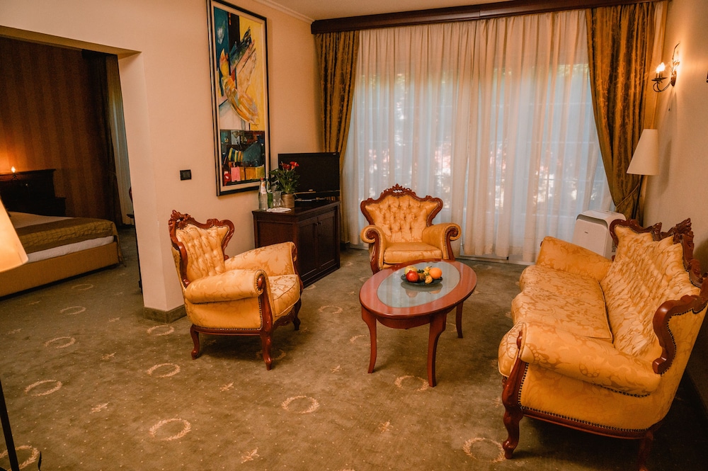 Luxury Suite, 1 King Bed photo 1