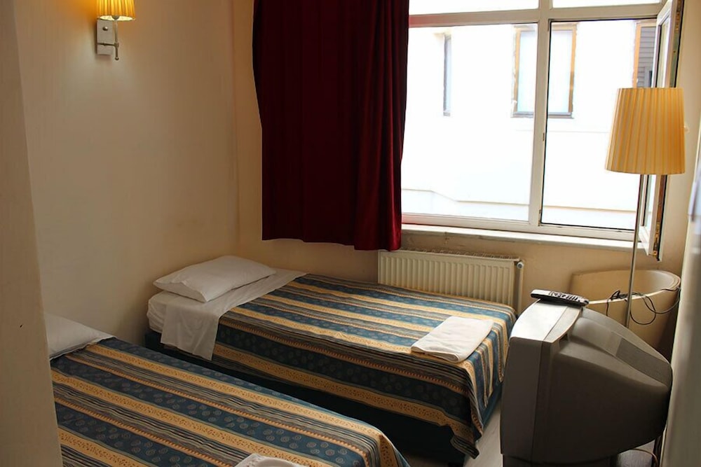 Twin Room, Shared Bathroom photo 1