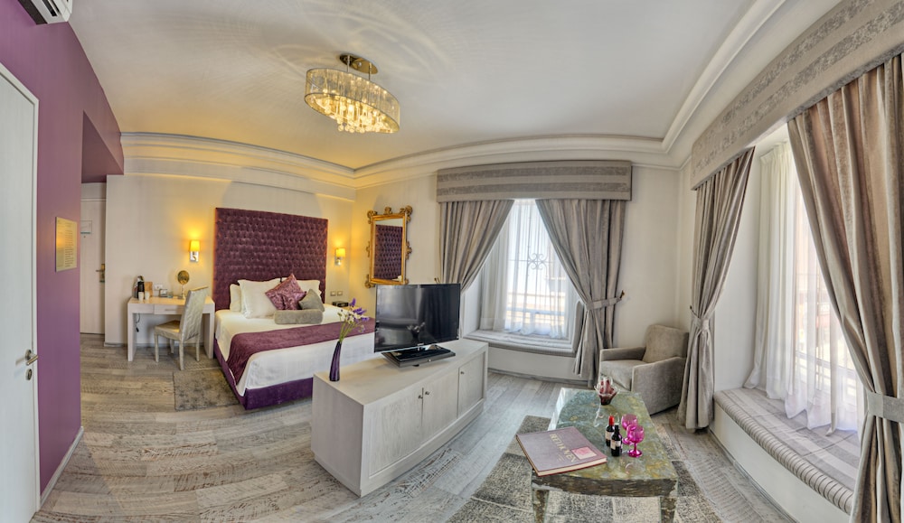 Junior Suite, 1 King Bed photo 1