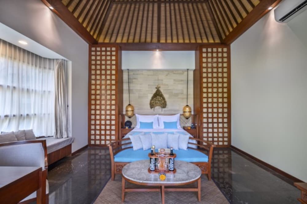Grand 1 Bedroom Villa with Private Pool - Photo 2