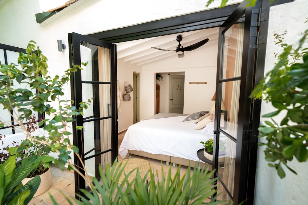 Deluxe Room - Photo 18