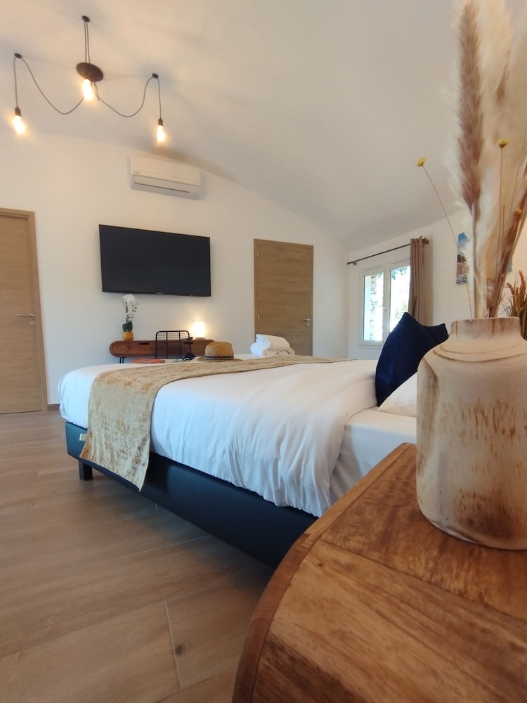 Suite, 1 Bedroom photo 2