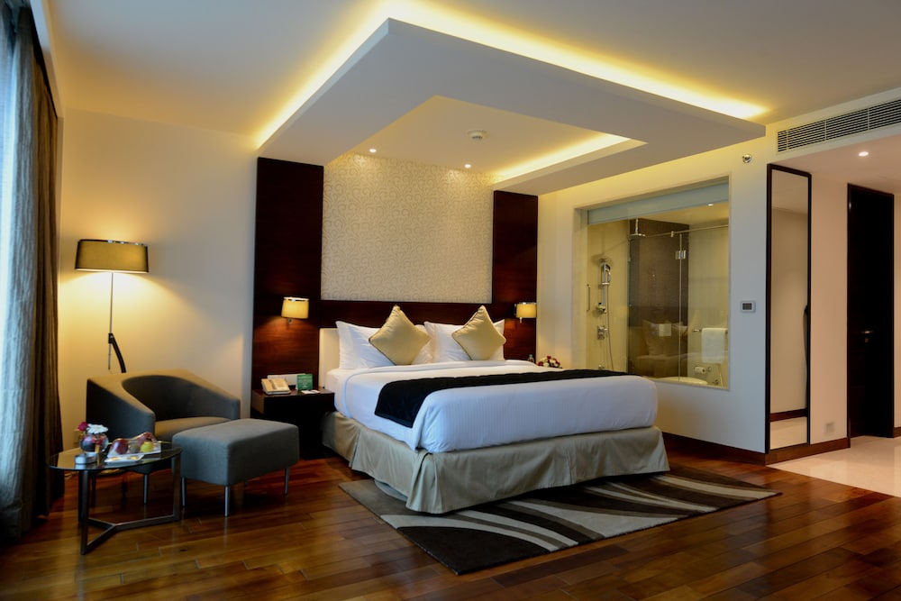 Deluxe Room, 1 King Bed photo 3