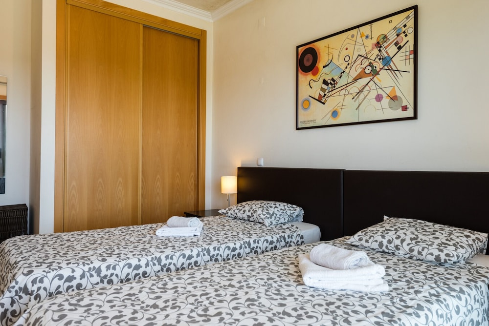 Apartment, 2 Bedrooms, Pool Access, Pool View