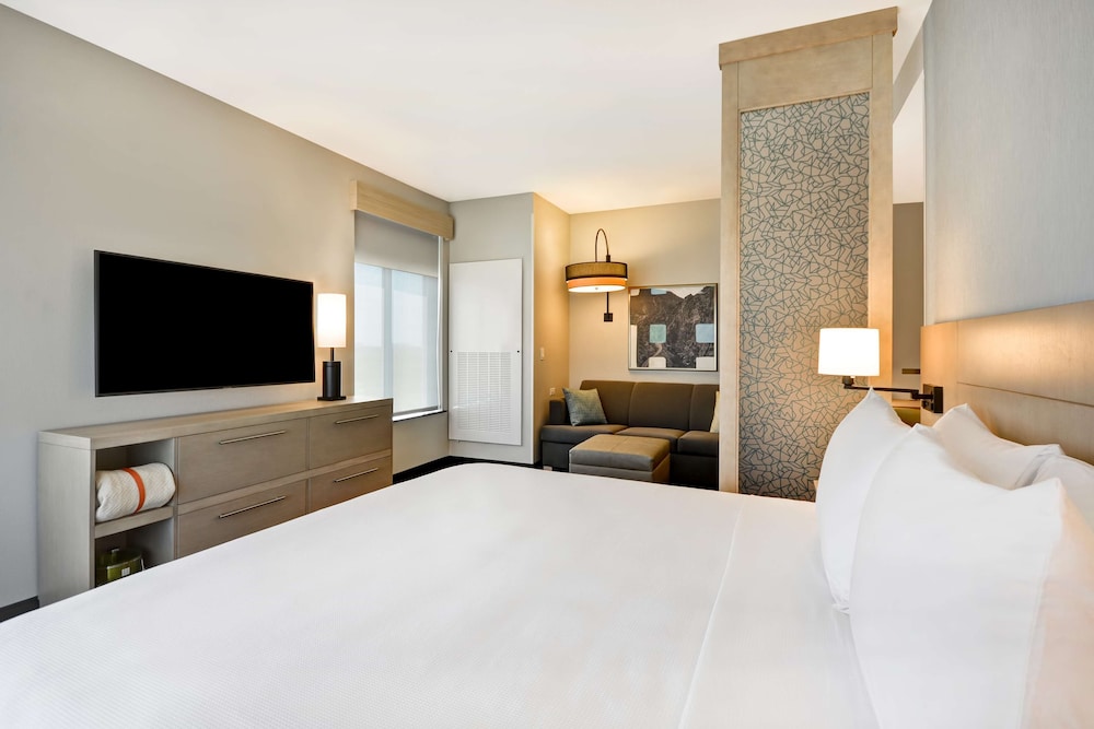 Room, Multiple Beds (High Floor) - Photo 1