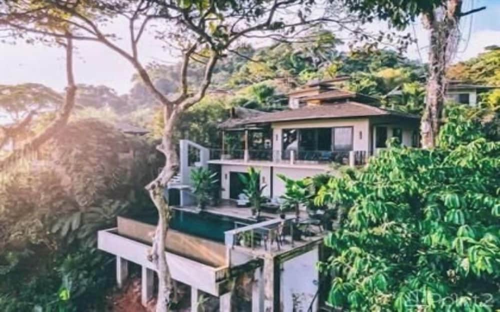 2 Bedroom Villa, Infinity pool and Air Conditioning