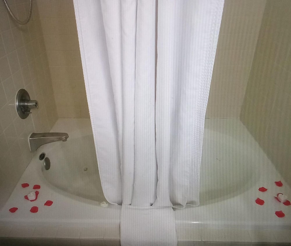 Romantic Room, Jetted Tub photo 3