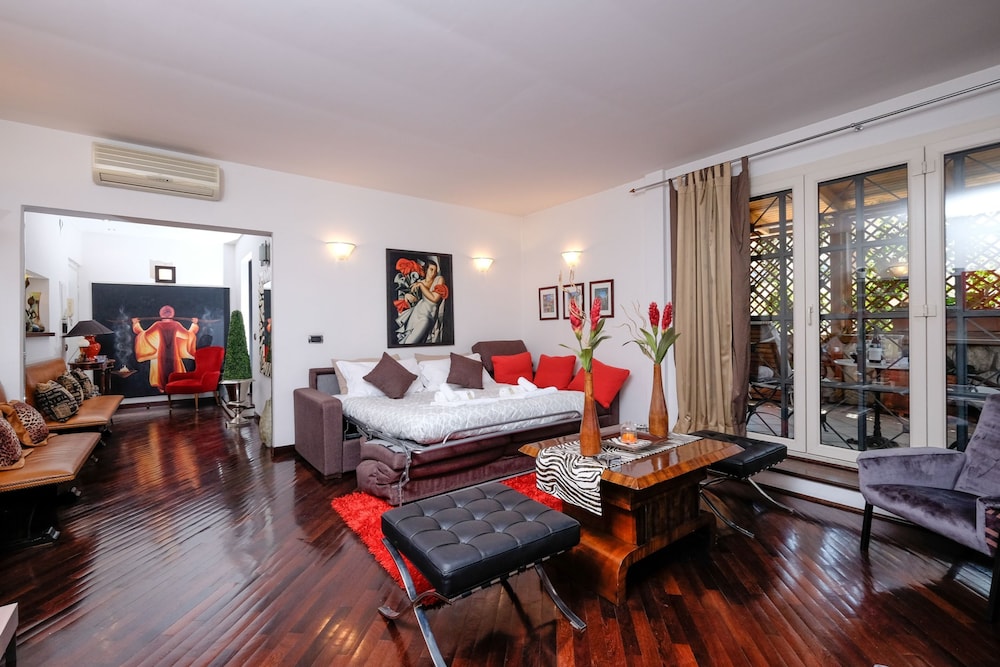 Studio Suite, City View