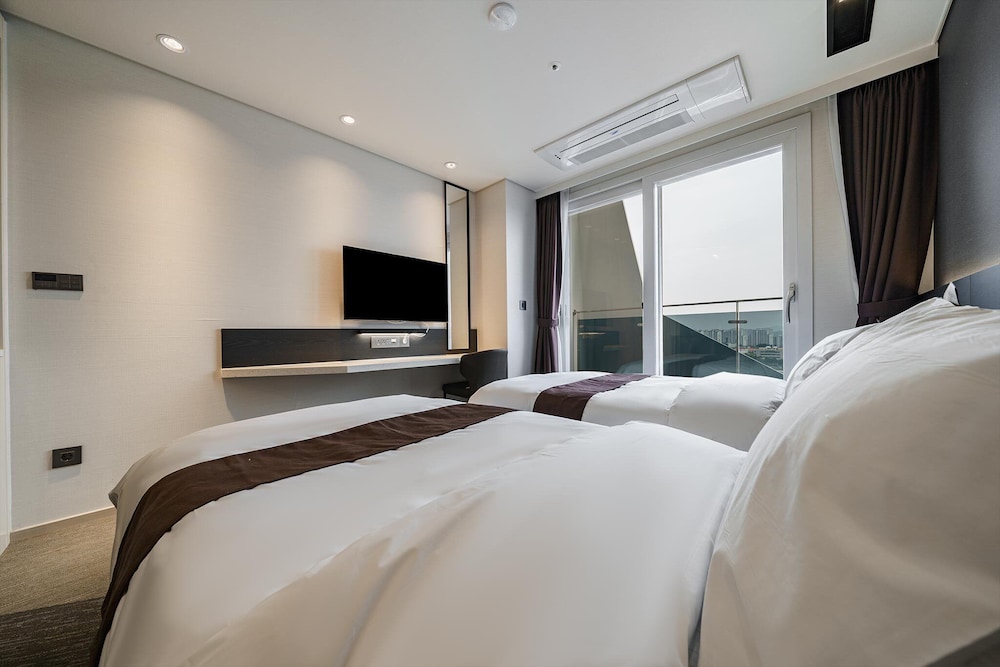Standard Twin Room - Photo 2