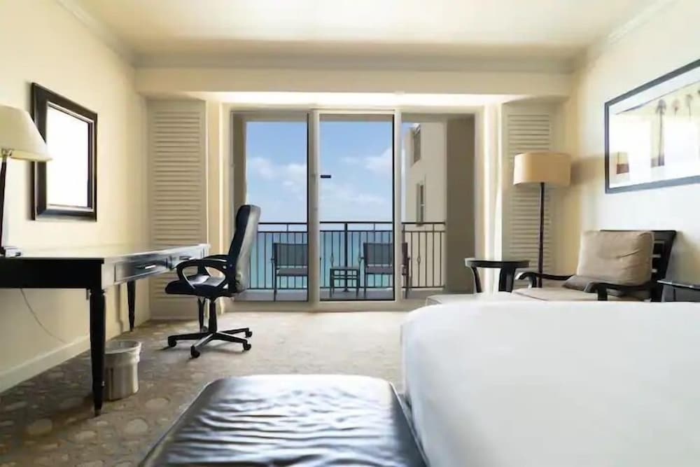 Luxury Studio, 1 King Bed, Kitchenette, Ocean View