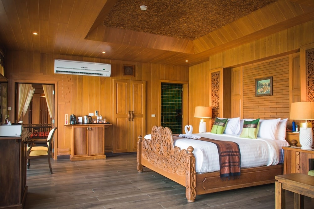 Executive Pool Suite, Sea View - Photo 6