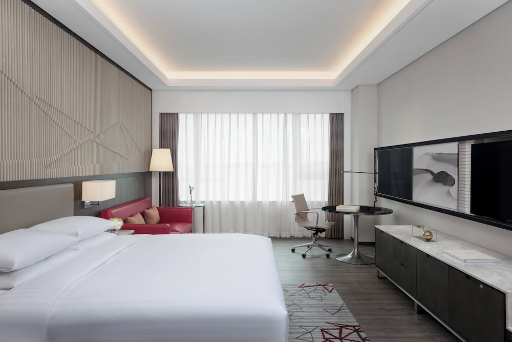 Room, 1 King Bed, City View - Photo 5