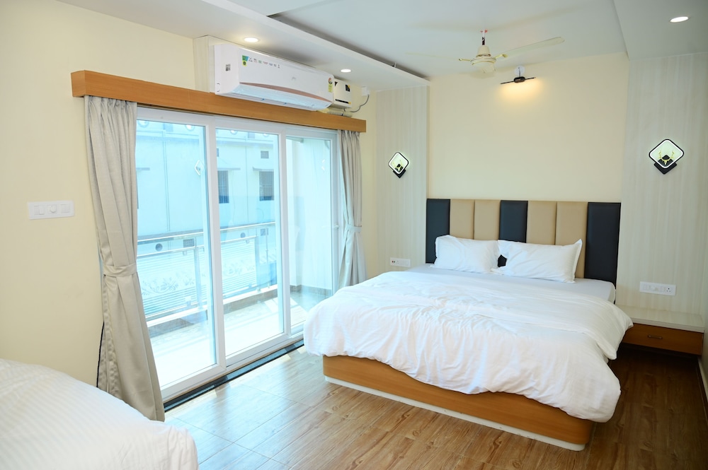 Premium Triple Room, Balcony