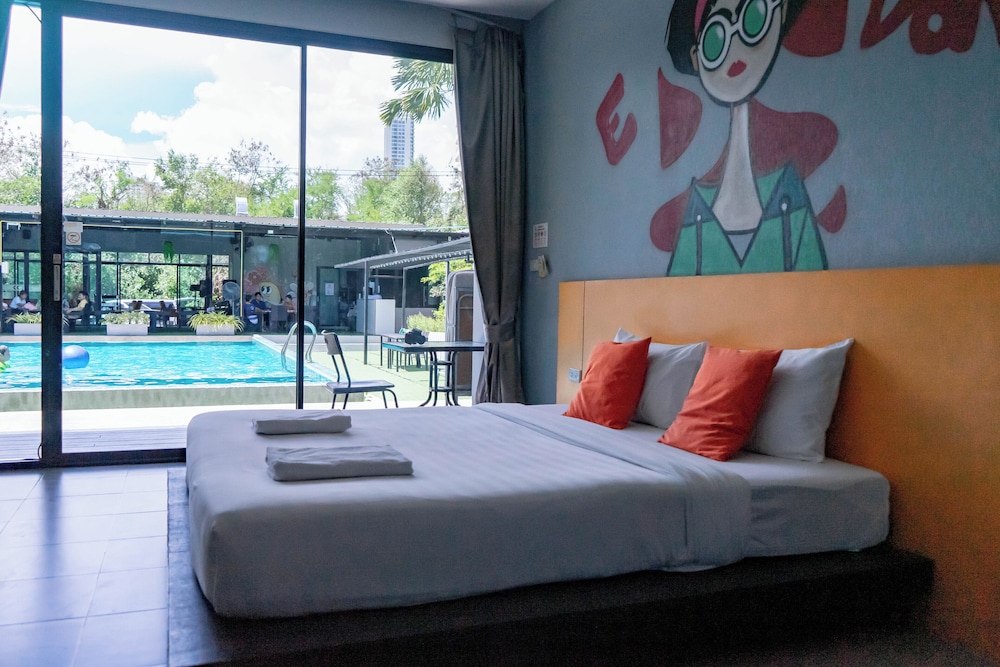 Deluxe Double Room Premium Pool View - Photo 1