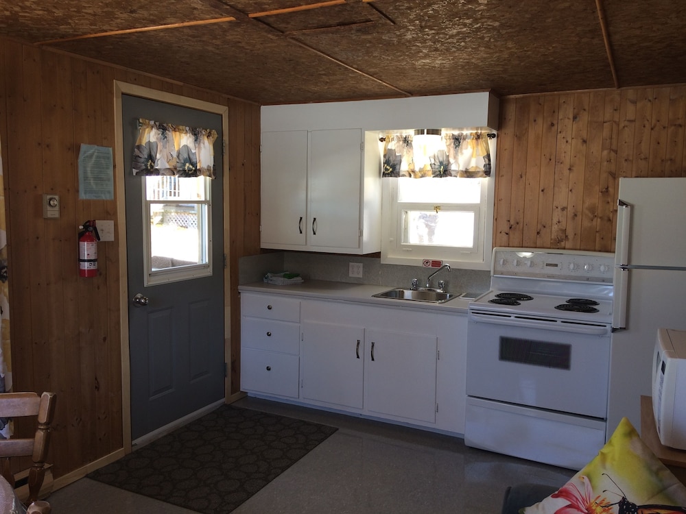 Basic Cabin, 1 Bedroom (Chalet 2) photo 3