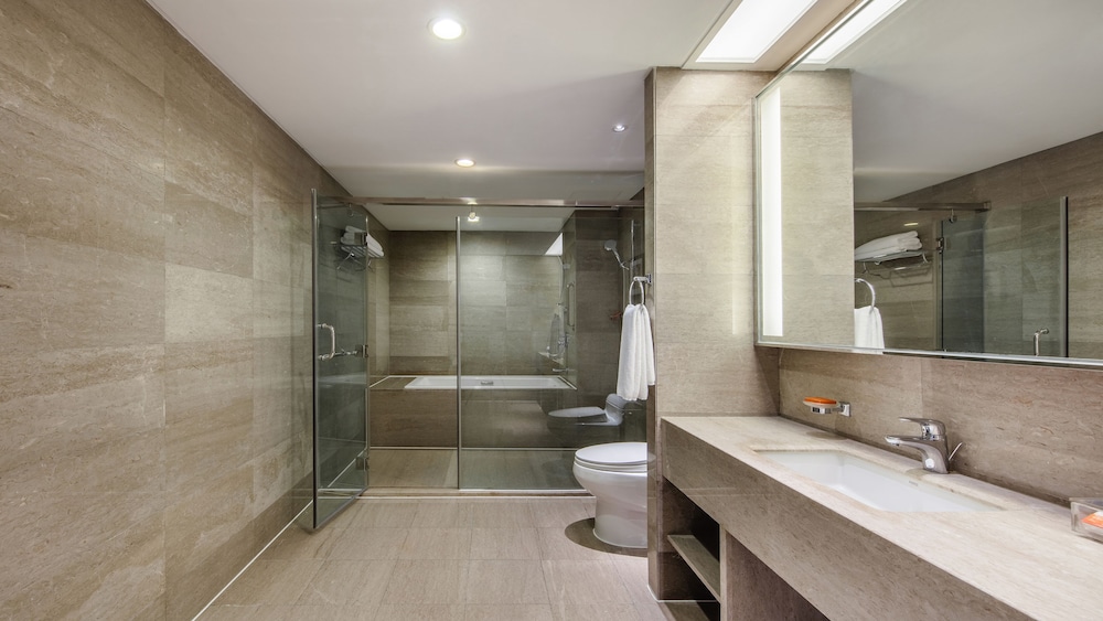 Premium Room, 1 King Bed, Club Lounge Access - Photo 6
