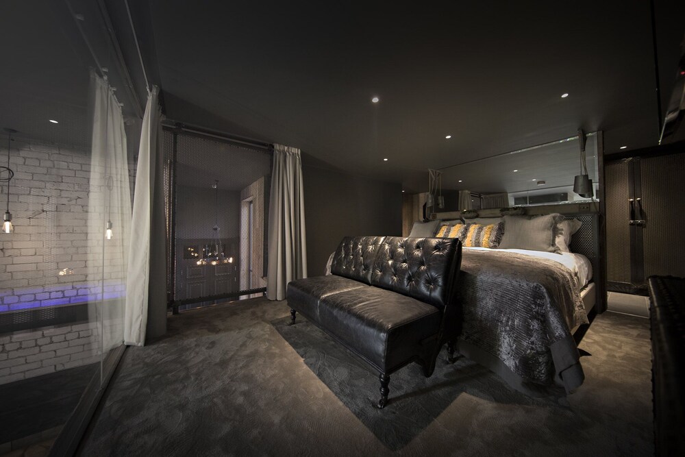 Liberty - One Bedroom Duplex Apartment With Balcony