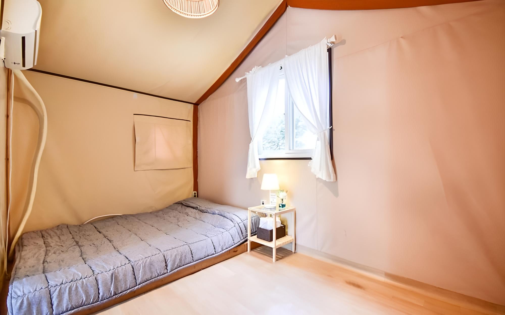 Room (glamping house)