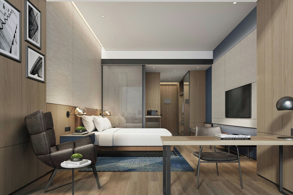 Standard Room, 1 King Bed, City View