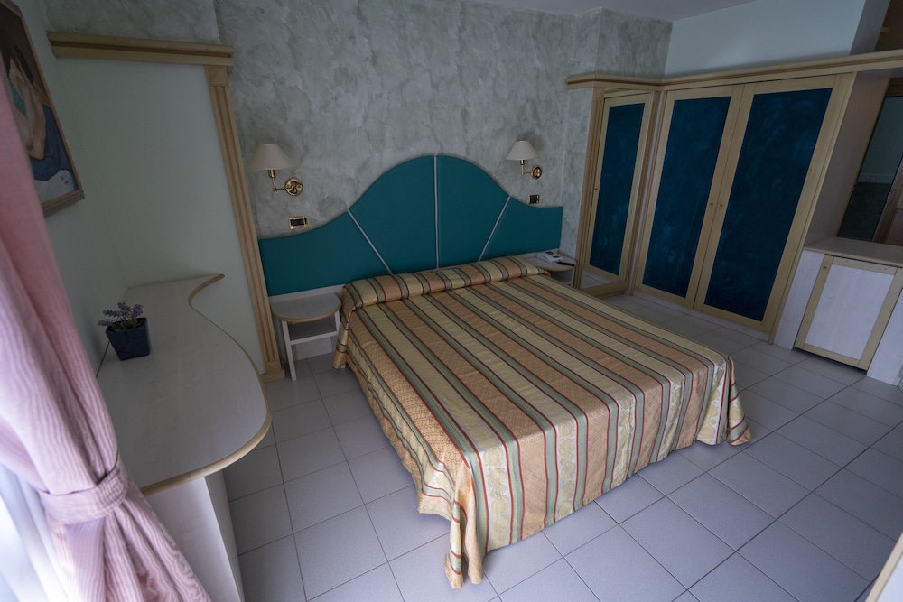 Double or Twin Room photo 2