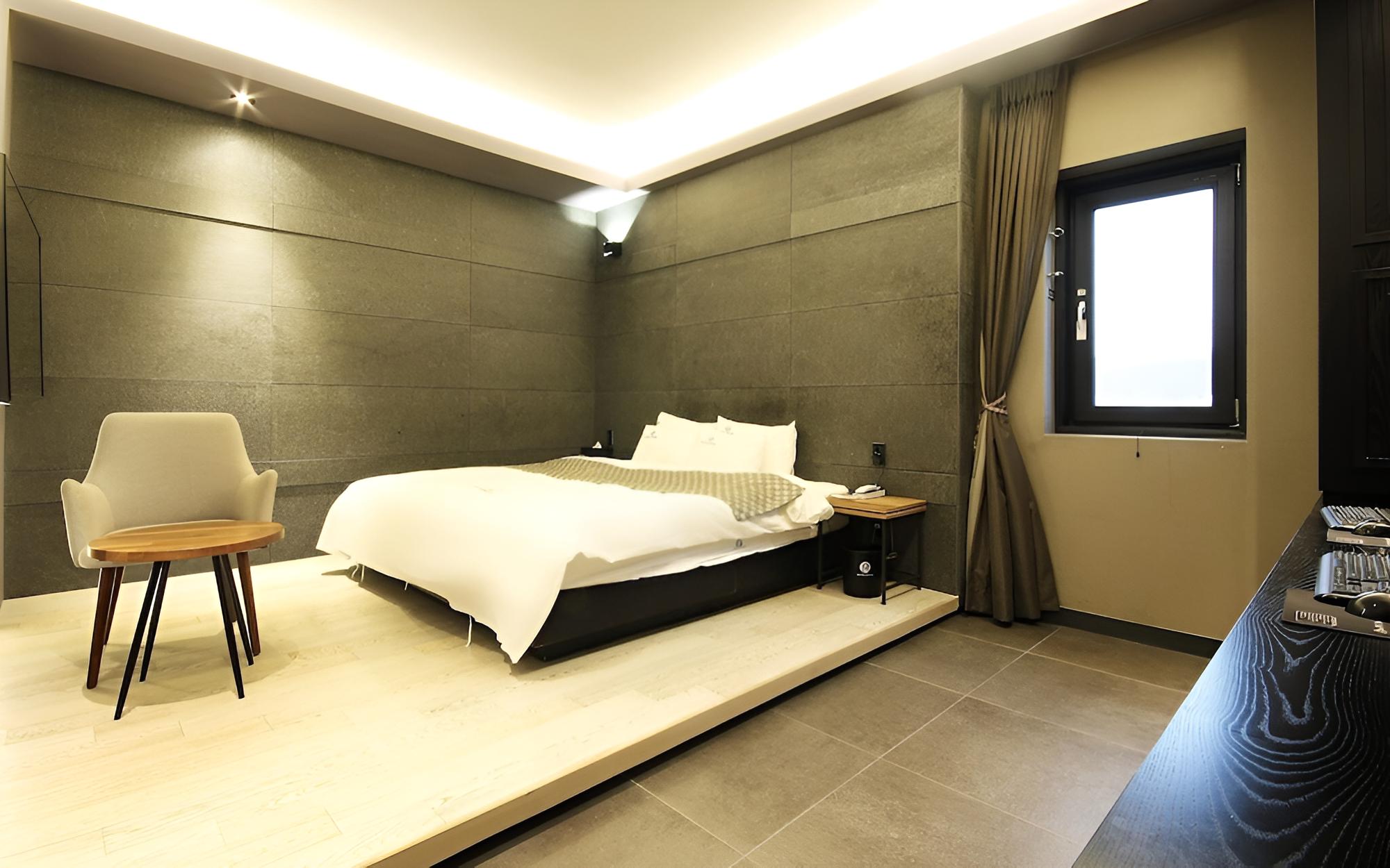 Room (Premium (styler equipped 65-inch smar) - Photo 7