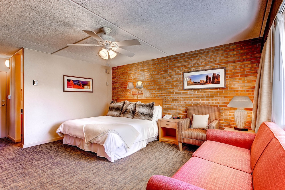Deluxe Room, 1 King Bed - Photo 3