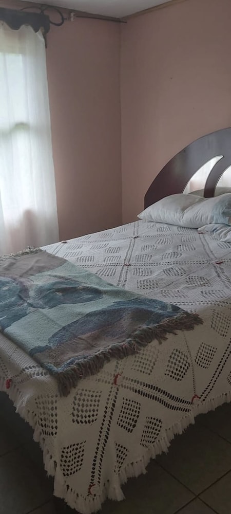 Room, 1 Queen Bed, Shared Bathroom, Ground Floor photo 2
