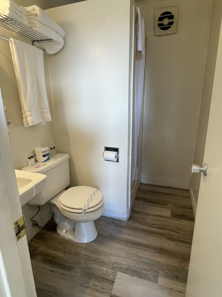 Basic Single Room photo 3