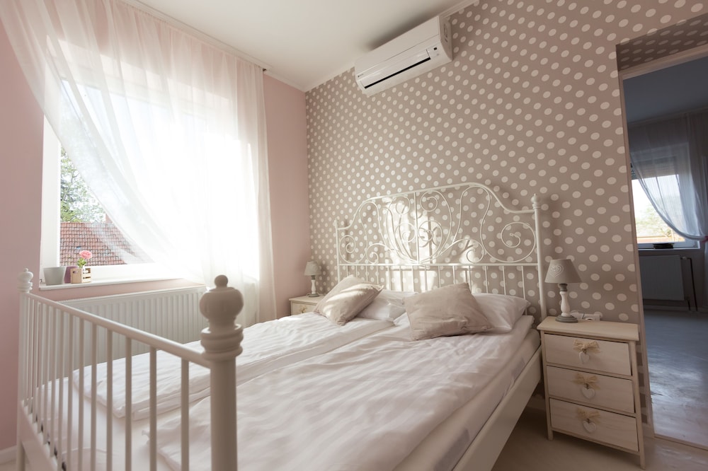 Standard Quadruple Room, 2 Queen Beds, Non Smoking photo 3