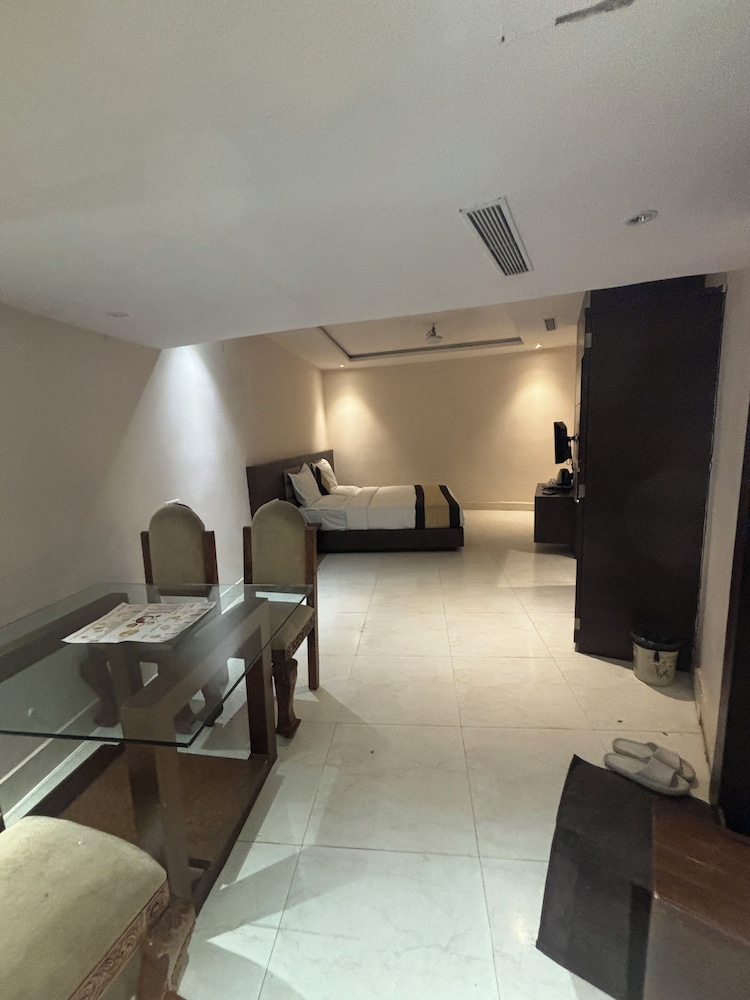 Royal Room photo 1