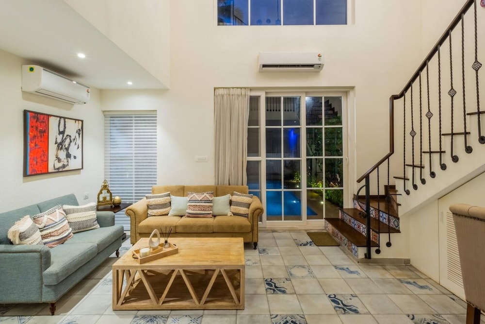 Villa photo 2