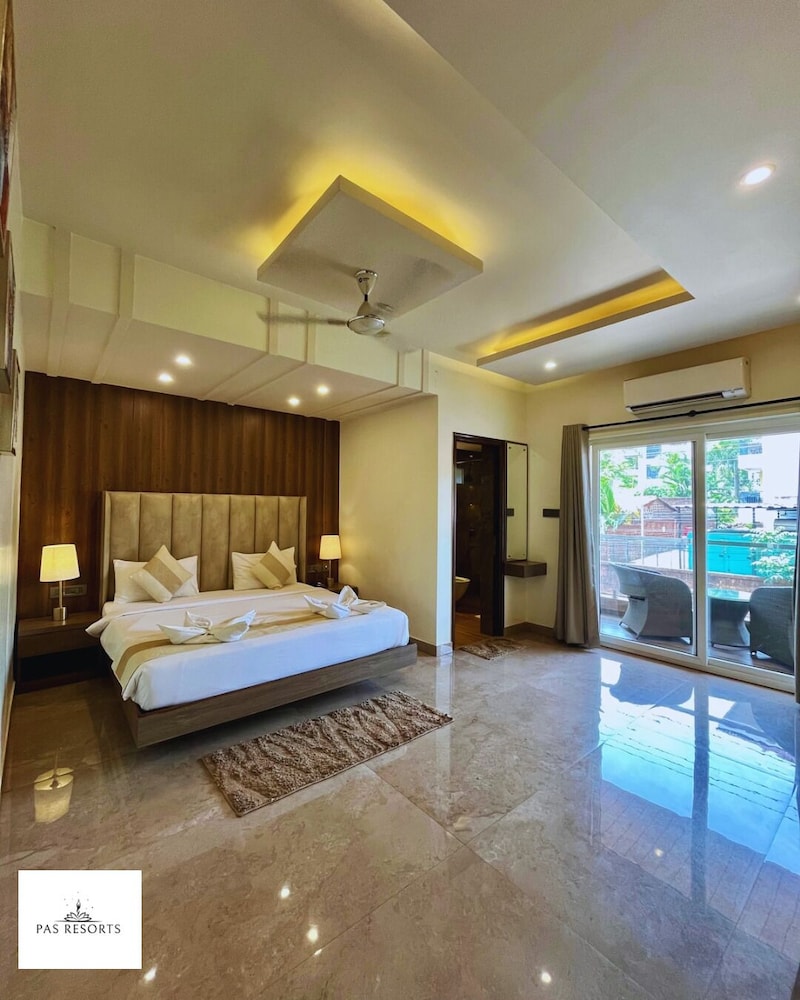 Suite, Balcony, City View