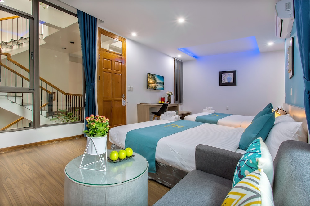 Deluxe Triple Room, City View photo 2