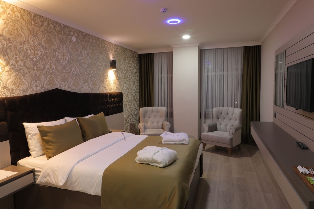 Deluxe Room, 1 King Bed, City View