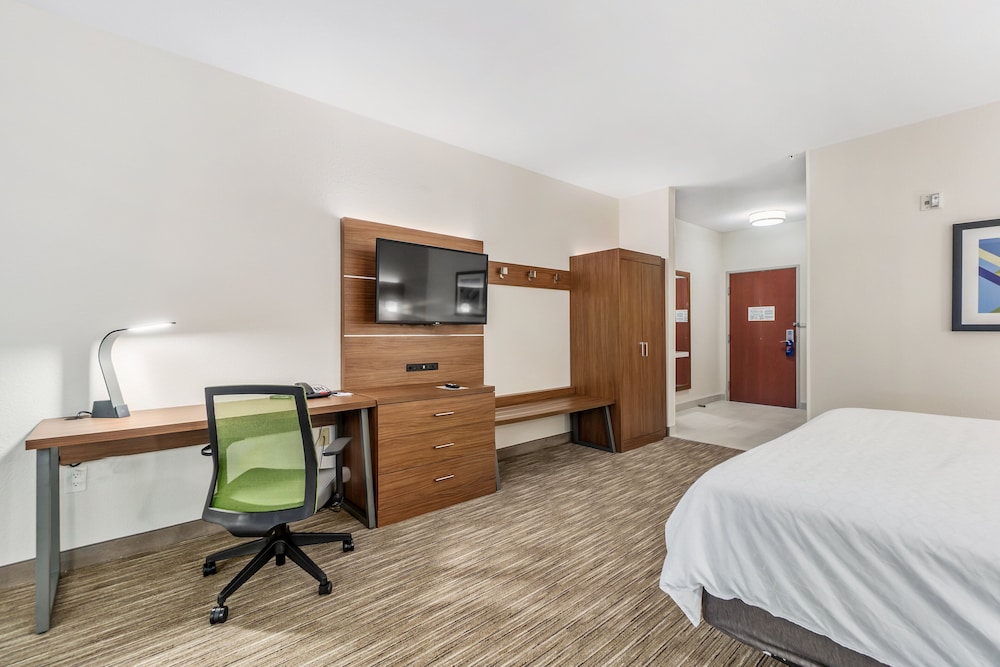 Standard Room, 1 King Bed, Accessible (Communications, Accessible Tub) - Photo 1