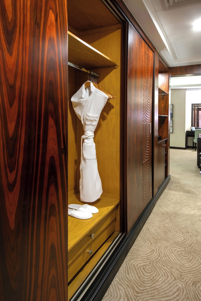 Grand Twin Room, City View (Deluxe) - Photo 4