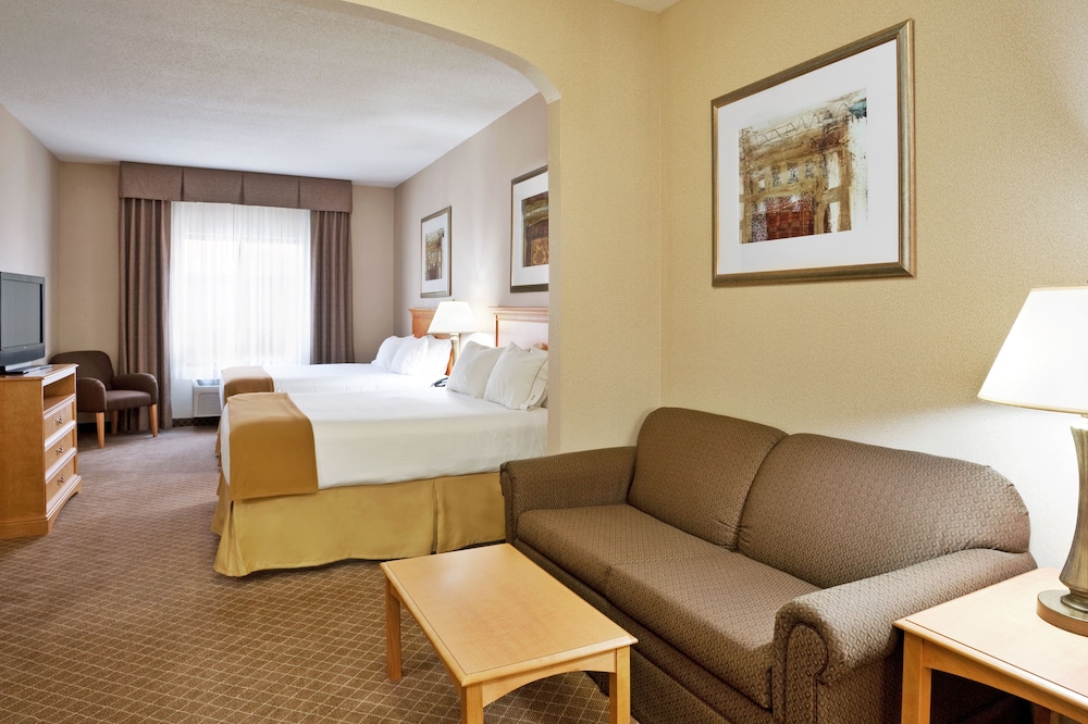 Suite, 2 Queen Beds - Photo 1