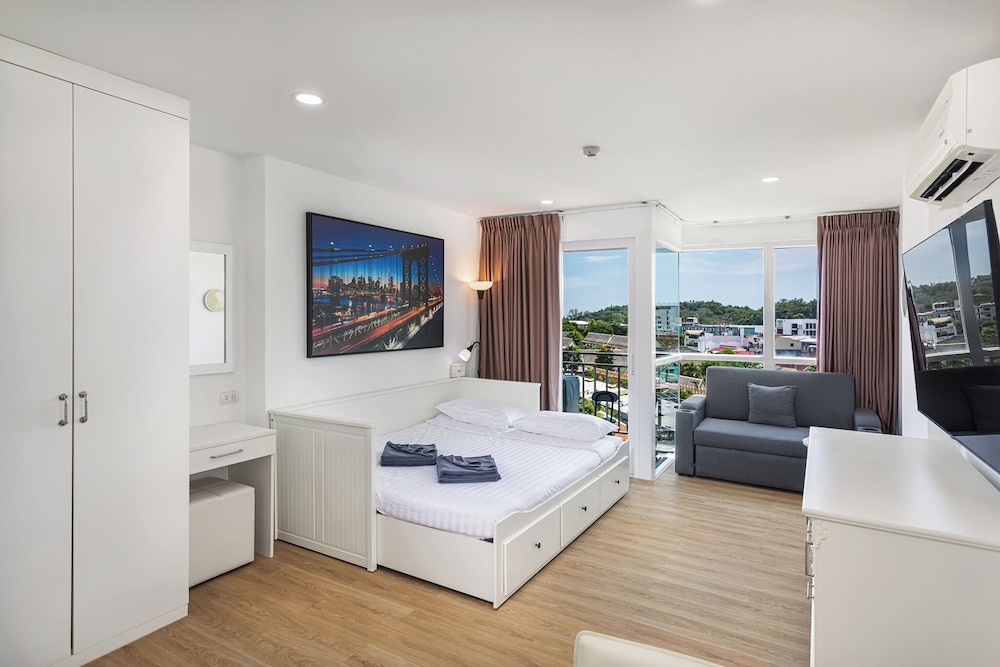 Standard Studio, Balcony, Partial Sea View photo 1
