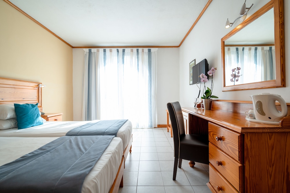 Superior Double Room, City View (with Spa Bath)