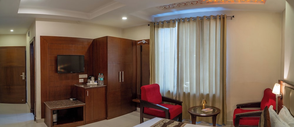 Deluxe Room - Photo 15