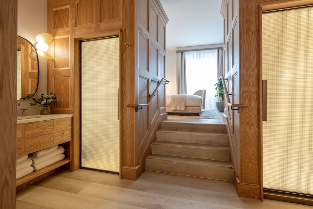 Ted's Suite thumbnail 6