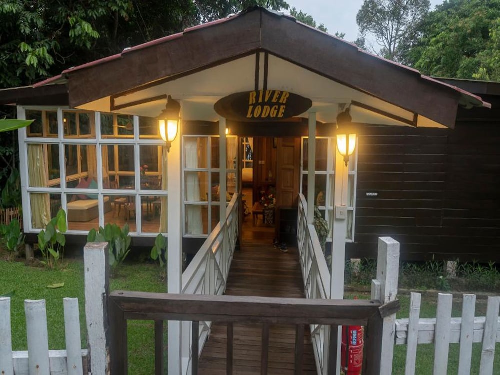 River Lodge - Photo 2