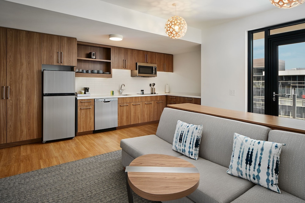 Executive Suite, 1 King Bed, Balcony - Photo 1