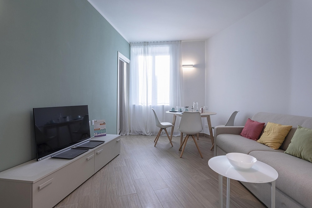 Apartment photo 2