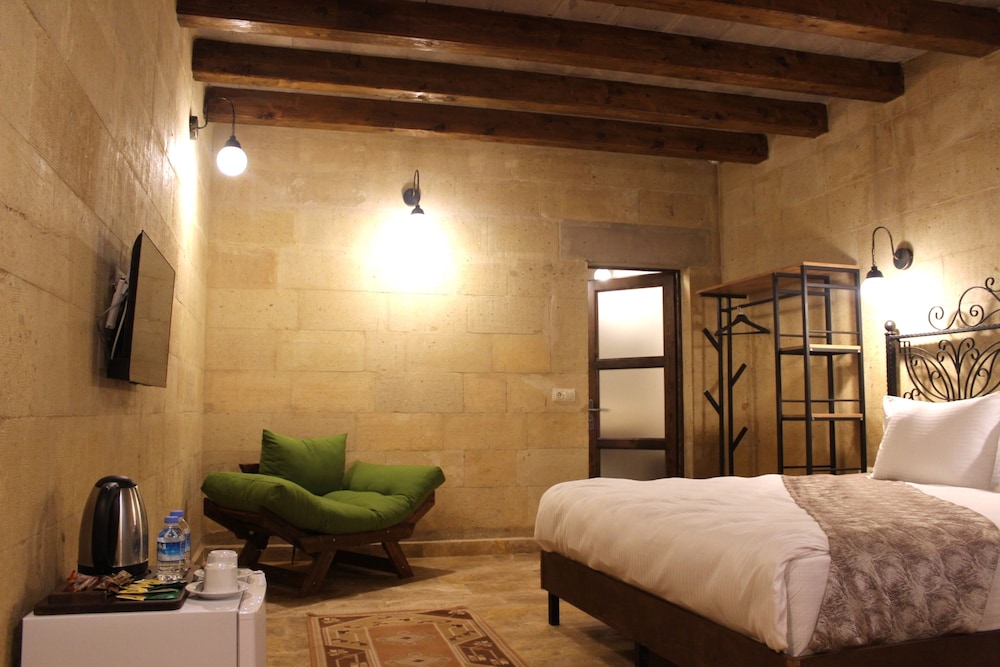 Deluxe Triple Room - Photo 1