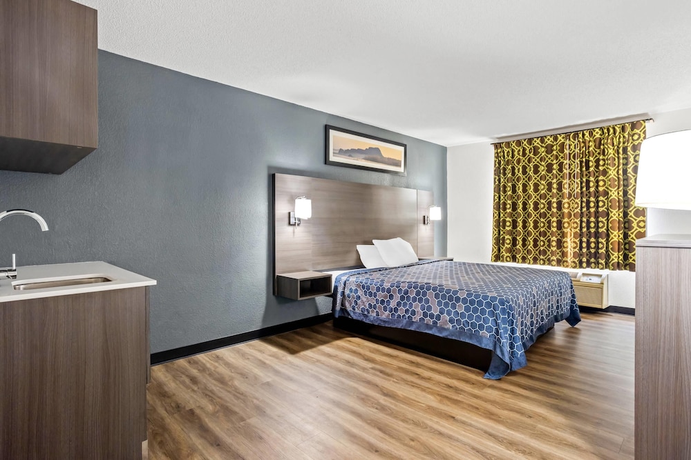 Suite, 1 King Bed, Non Smoking (Efficiency)