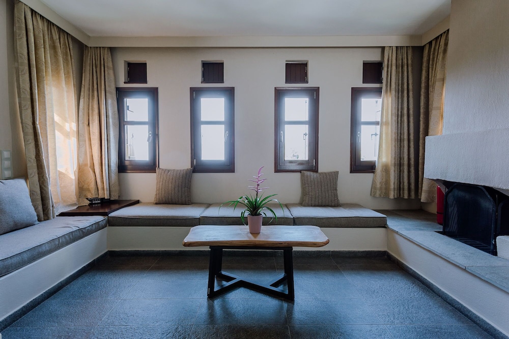 Deluxe Suite - Photo 9