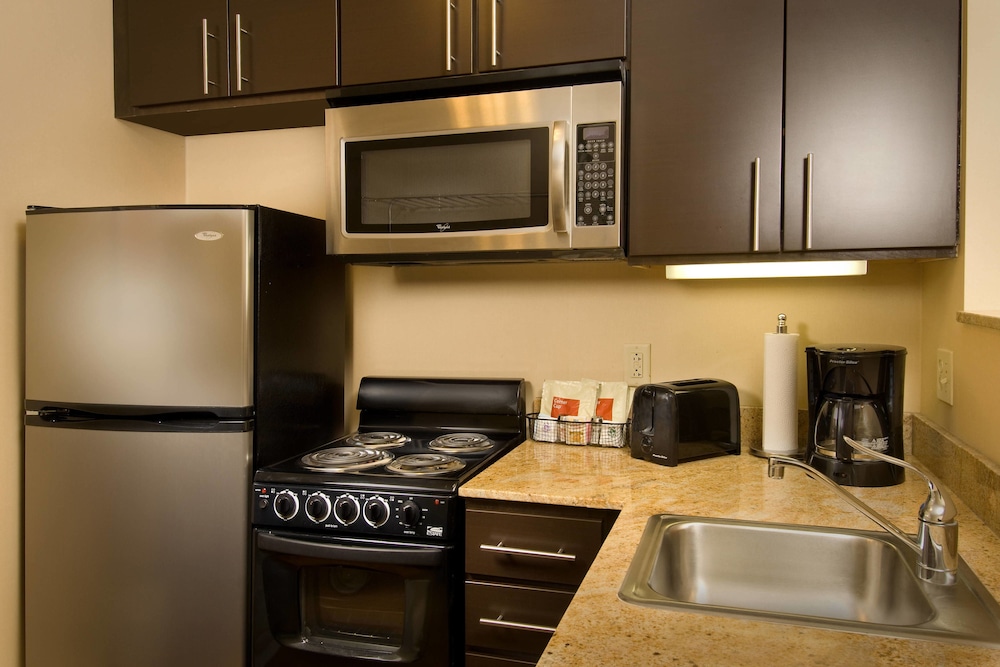 Suite, 1 Bedroom - Photo 3